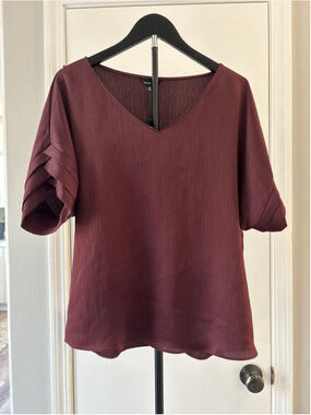 Naked Zebra Burgundy Crinkle Satin V Neck Blouse Medium WB4999